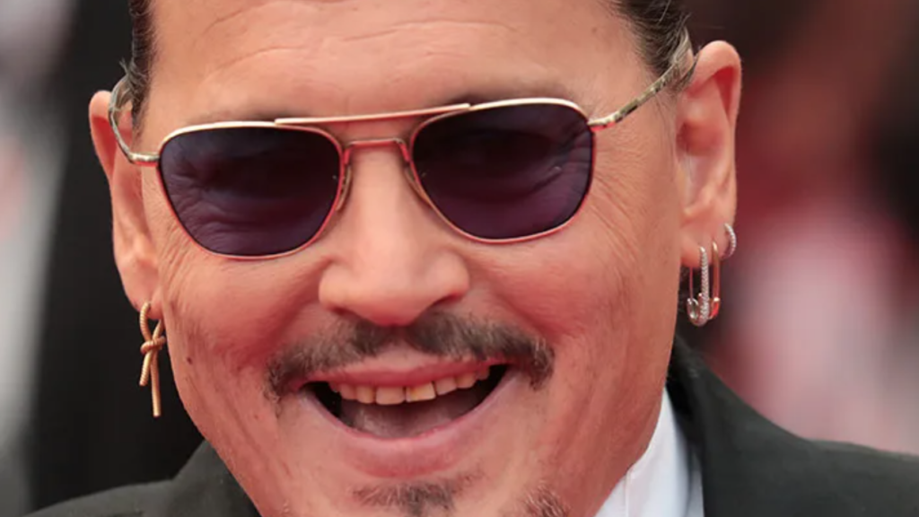 Johnny Depp’s Fans Notice His ‘Rotting’ Teeth after He Held Back Tears Following 7-Minute Standing Ovation